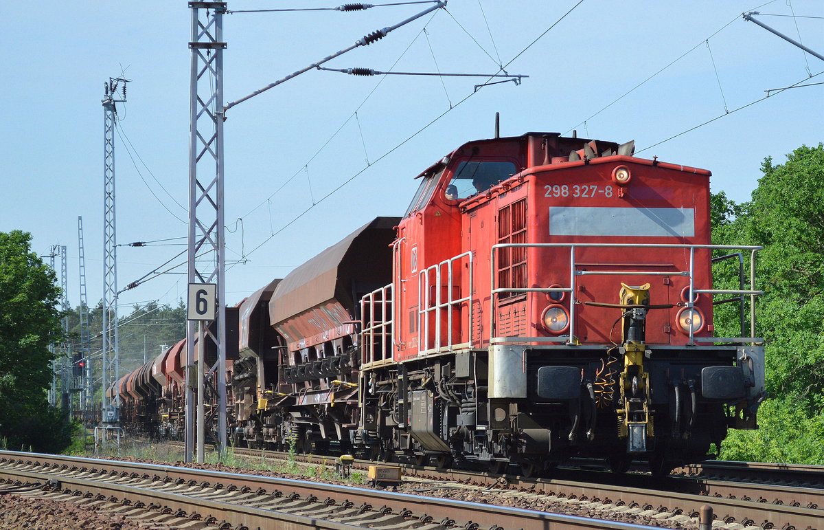 298 327-8 mit langem SChotterzug am 29.05.17 Berlin-Wuhlheide.