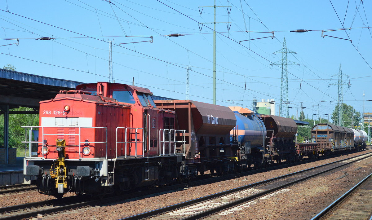 298 328-6 mit einem gemischten Übergabe-Güterzug am 23.06.16 Bf. Flughafen Berlin-Schönefeld.