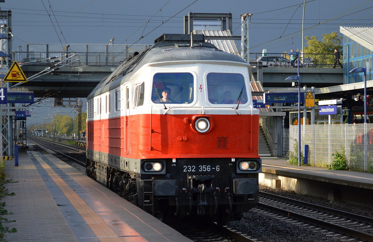 4 Minuten Sonnenschein und 232 356-6 Richtung Industrieübergabe Nordost am 19.10.16 Berlin Hohenschönhausen.