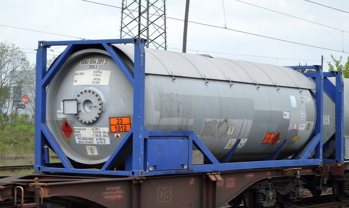 40’ Standard Gasdruck-Tankcontainer (UN-Nr.: 23/1012 = 1-Buten oder cis-2-Buten oder trans-2-Buten oder Butene, Gemisch) am 13.05.17 Bf. Flughafen Berlin-Schönefeld.