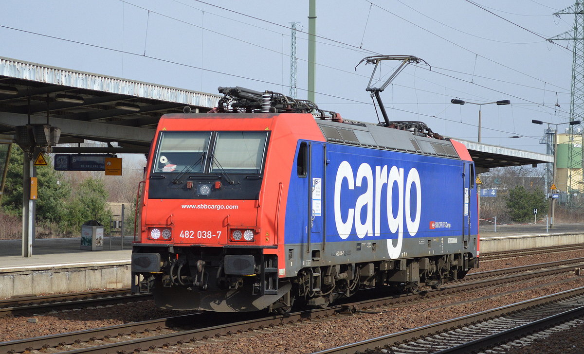 482 038-7 immer noch für LOCON? am 13.03.17 Durchfahrt Bf. Flughafen Berlin-Schönefeld.