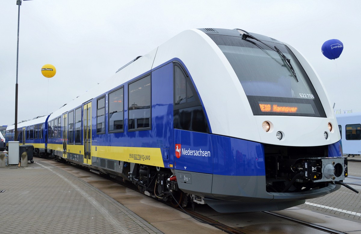Alstom präsentiert den inzwischen in Deutschland regional schon in verschiedenen Regionen erfolgreich eingesetzten Dieseltriebzug LINT 54, hier einer für die Landesverkehrsgesellschaft Niedersachesn (LNVG) mit der Nr. 622 208 (95 80 0622 208-6 D-LNVG) am 26.09.14 Inno Trans Berlin.