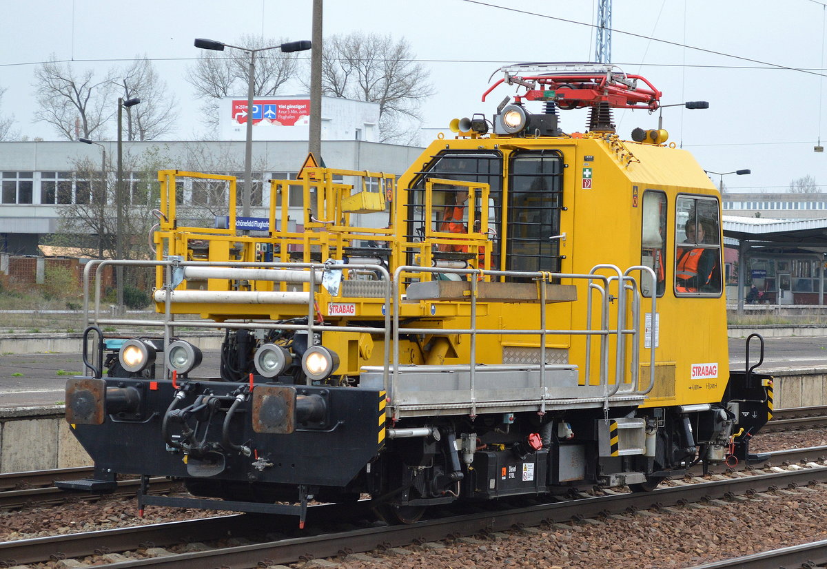 Auch die Fa. STRABAG hat in ihrem Fuhrpark ein GAF 100R/H mit Hubarbeitsbühne, 12.04.16 Bhf, Flughafen Berlin-Schönefeld.