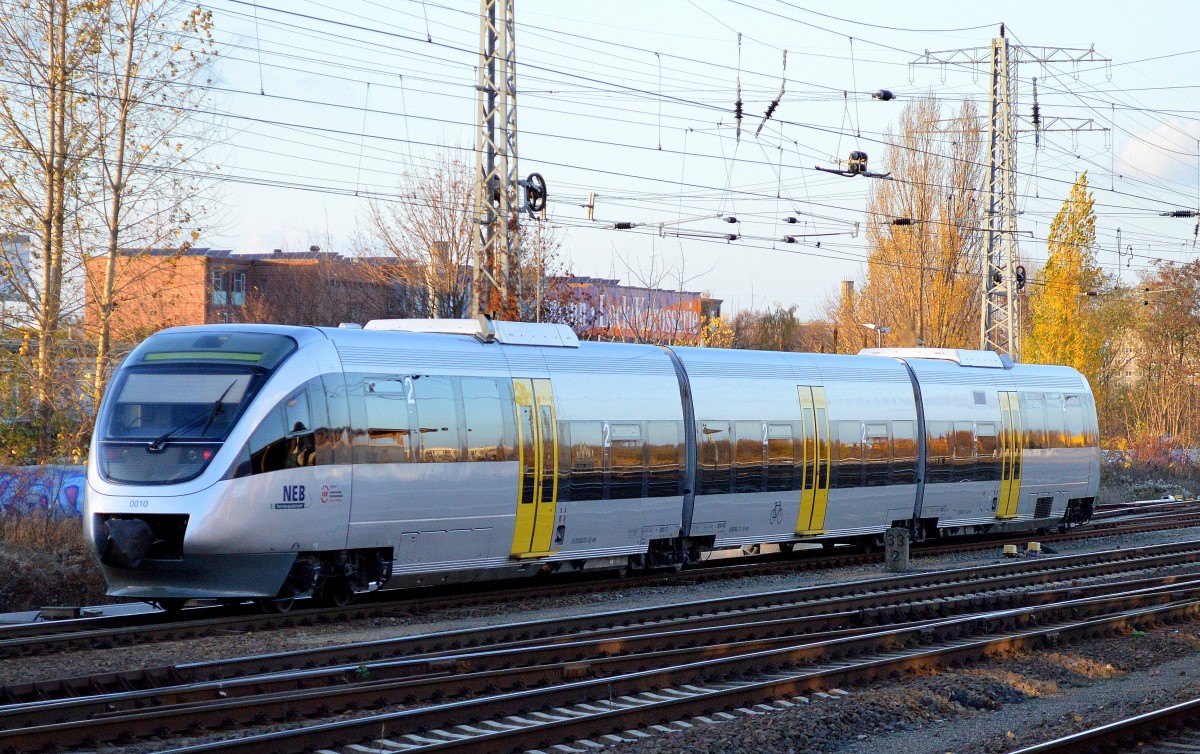 Auch dieser Talent (ehemals OLA) 0010 (643 117-4) der NEB im neuen Farbschema auf Dienstfahrt Richtung Basdorf am 12.11.15 Berlin-Springpfuhl.