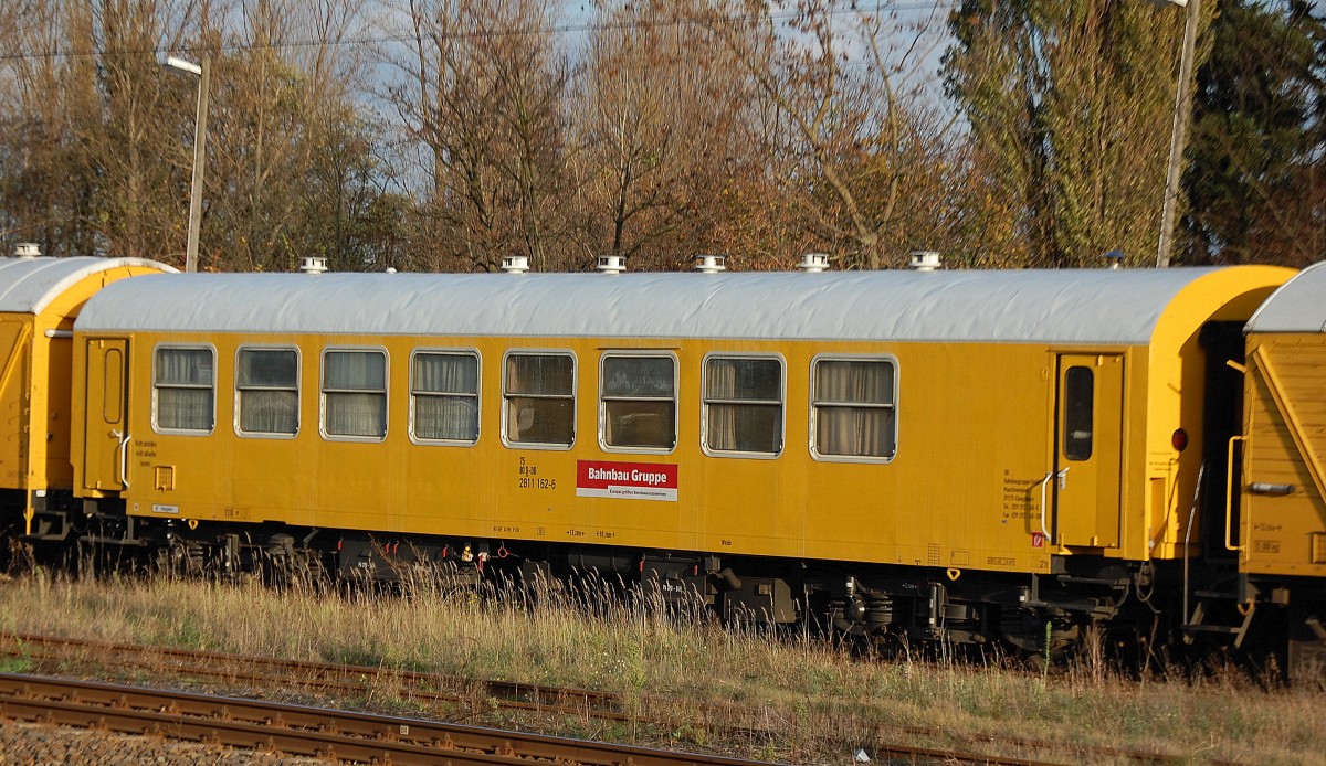 Bahndienstwagen der DB Bahnbau Gruppe mit der Nr. 75 80 D-DB 2811 162-6 am 30.10.13 Berlin-Blankenburg.
