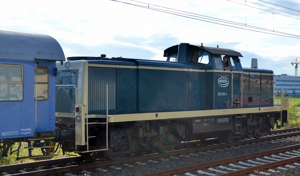Beim Bahnfest Berlin macht Dampf in Berlin Schöneweide am 20.09.15 kam auch die A.V.G. Lok 295 095-4 (9880 3295 095-4 D-ASLVG) bei den Sonderzugfahrten zum Einsatz.
