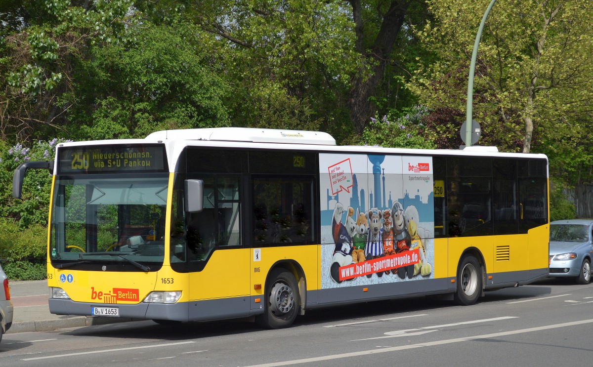 Berliner Verkehrsbetriebe mit MB EN 06 (Citaro O 530), BVG Nr.1653 Linie 250 nach Niederschönhausen am 24.04.14 Nähe S-Bhf. Berlin-Pankow.