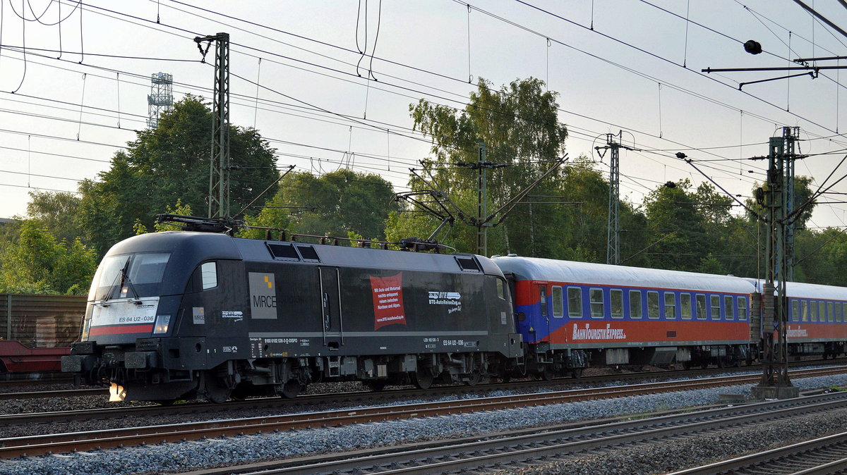 BTE Autozug Hamburg Lörrach Richtung Hamburg mit dem MRCE Taurus ES 64 U2-036/182 536-3 bei der Vorbeifahrt Bf. Hamburg-Harburg, 20.06.17
