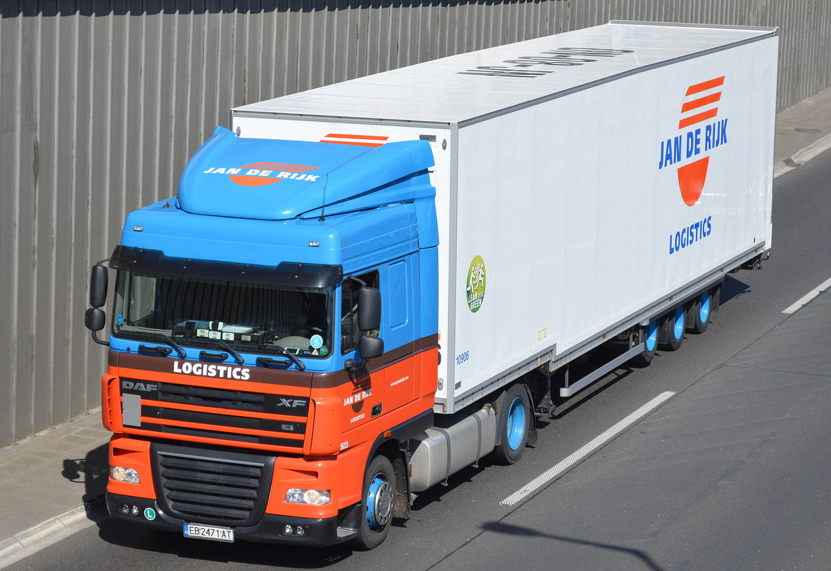 Bulgarischer Sattelzug der Sped.JAN DE RIJK LOGISTICS mit DAF XF Zugmaschine am 21.04.16 Berliner Stadtautobahn Höhe Knobelsdorffstr. 