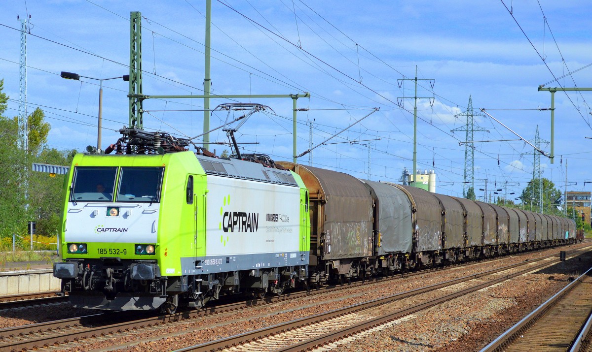 Captrain/ITL 185 532-9 mit einem Ganzzug französischer Schiebeplanewagen für Coiltransporte am 08.09.15 Bhf. Flughafen Berlin-Schönefeld.