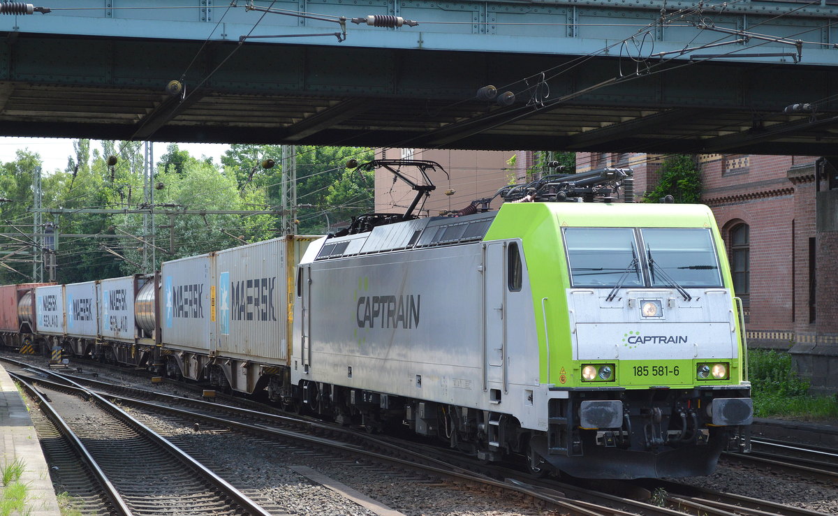 Captrain/ITL 185 581-6 und Containerzug am 20.06.17 Einfahrt Hamburger Hafen im Bf. Hamburg-Harburg.