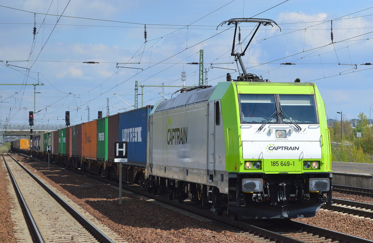 Captrain/ITL 185 649-1 mit Containerzug am 26.04.17 Bf. flughafen Berlin-Schönefeld.