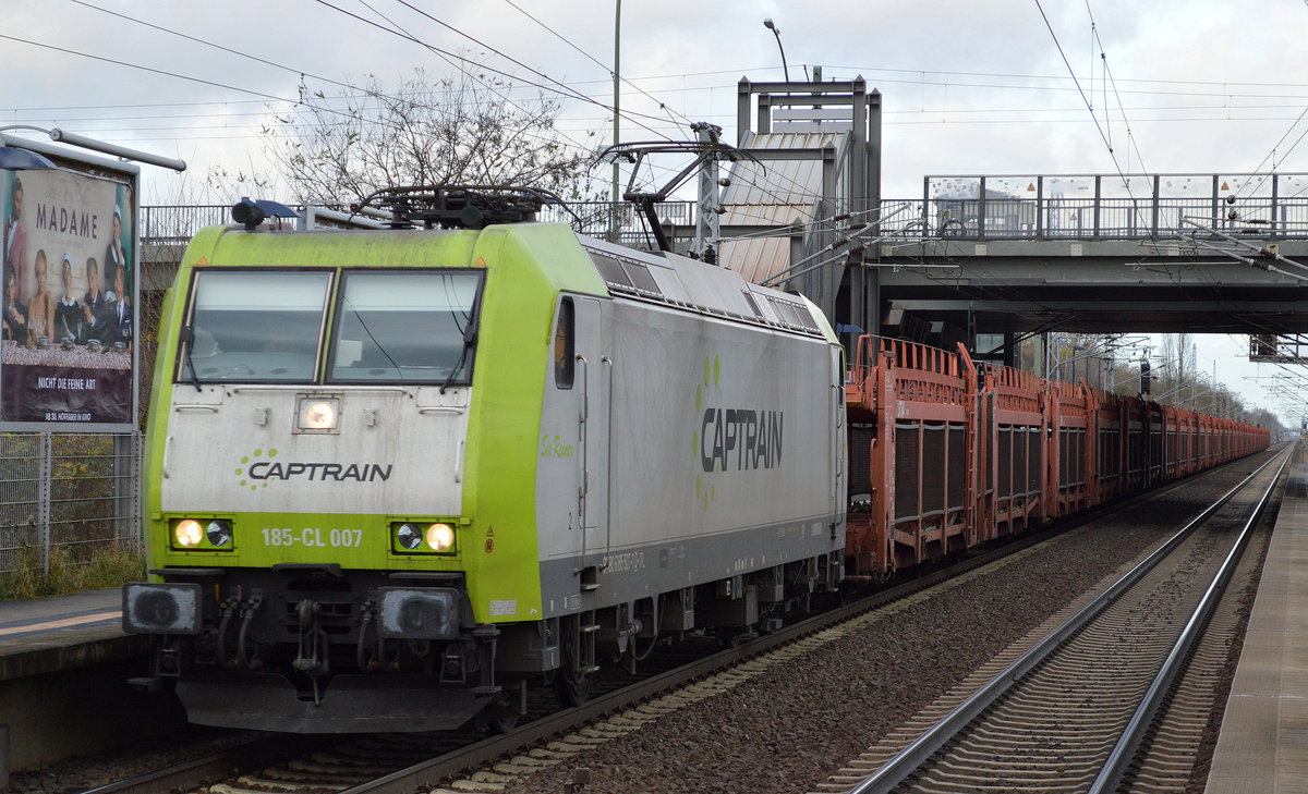 Captrain/ITL 185-CL 007/185 507-1 mit PKW-Transportzug (leer) am 28.11.17 Bf. Berlin-Hohenschönhausen.