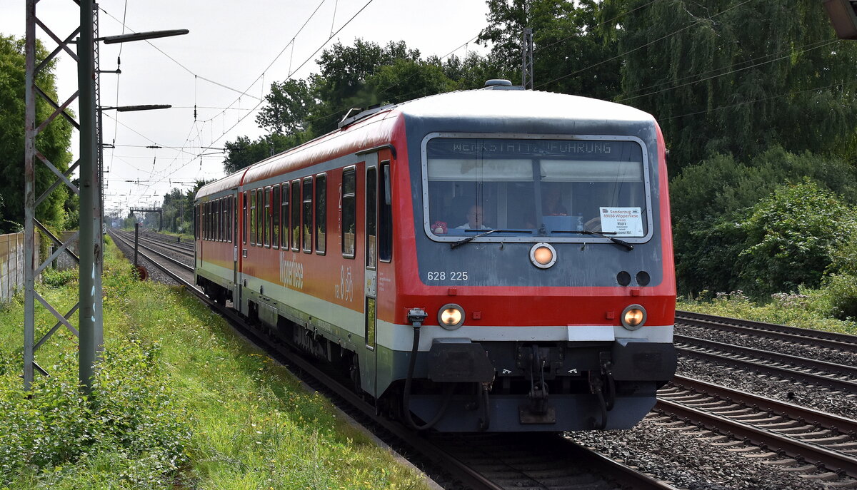 Cargo Logistik Rail-Service GmbH, Barleben (CLR) mit ihrem Dieseltriebzug  628 225 , Name:  Wipperliese  (NVR:  95 80 0628 225-4 D-CLR... ) nach der Sonderfahrt am 07.08.25 als Sonderzug 89036 Wipperliese von Wippra nach Hannover Hbf. am 07.08.25 Höhe S-Bahnhof Dedensen/​Gümmer.