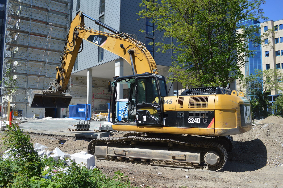 CAT 324D LN  Raupenbagger am 10.05.16 Berlin-Pankow.