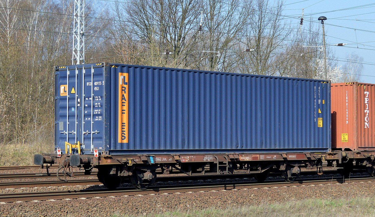 Containertragwagen der DB mit der Nr. 25 RIV 80 D-DB 4426 171-1 Lgs 580 am 10.04.15 Berlin-Gehrenseestr.