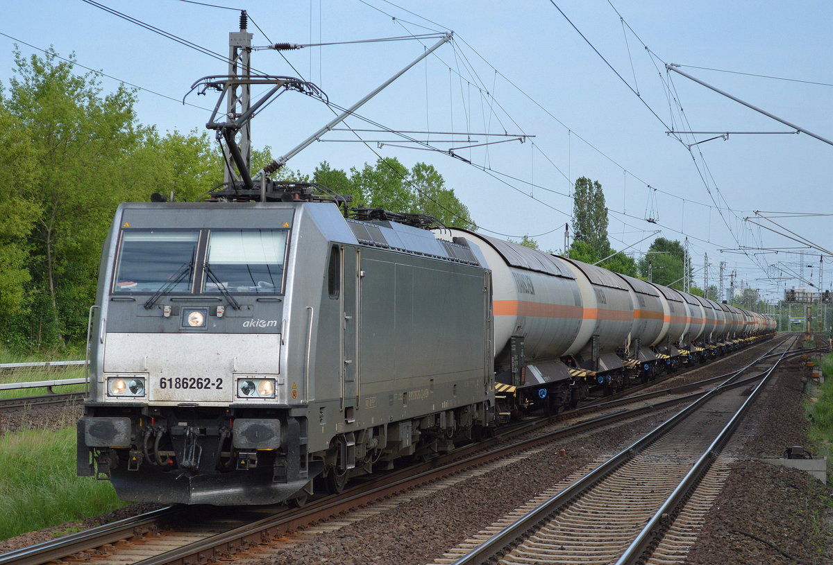 CTL mit der akiem Mietlok 186 262-2 und Ganzzug polnischer Gasdruckkesselwagen (Ammoniak)am 29.05.17 Berlin-Hohenschönhausen.