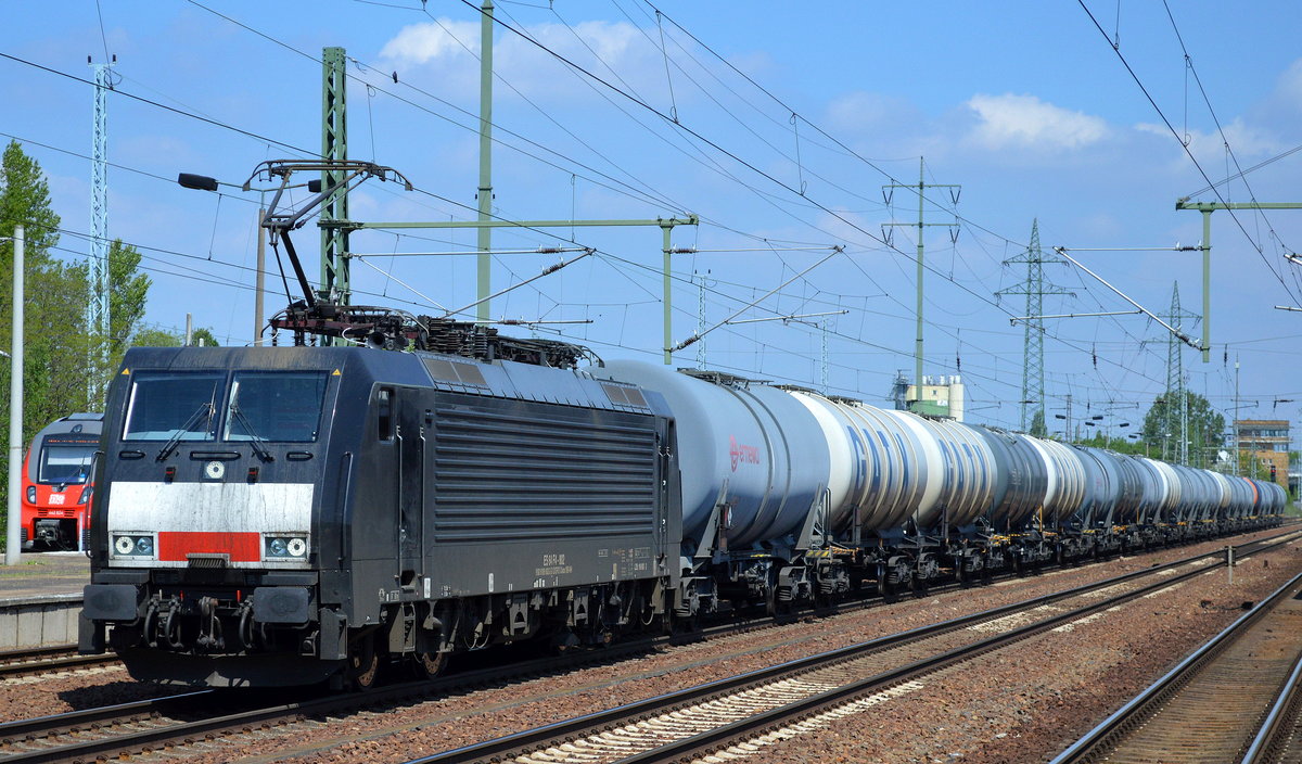 CTL mit der MRCE Dispo ohne Frontbeschriftung ES 64 F4-802/189 802-2 und Kesselwagenzug am 15.05.17 Bf. Flughafen Berlin-Schönefeld.