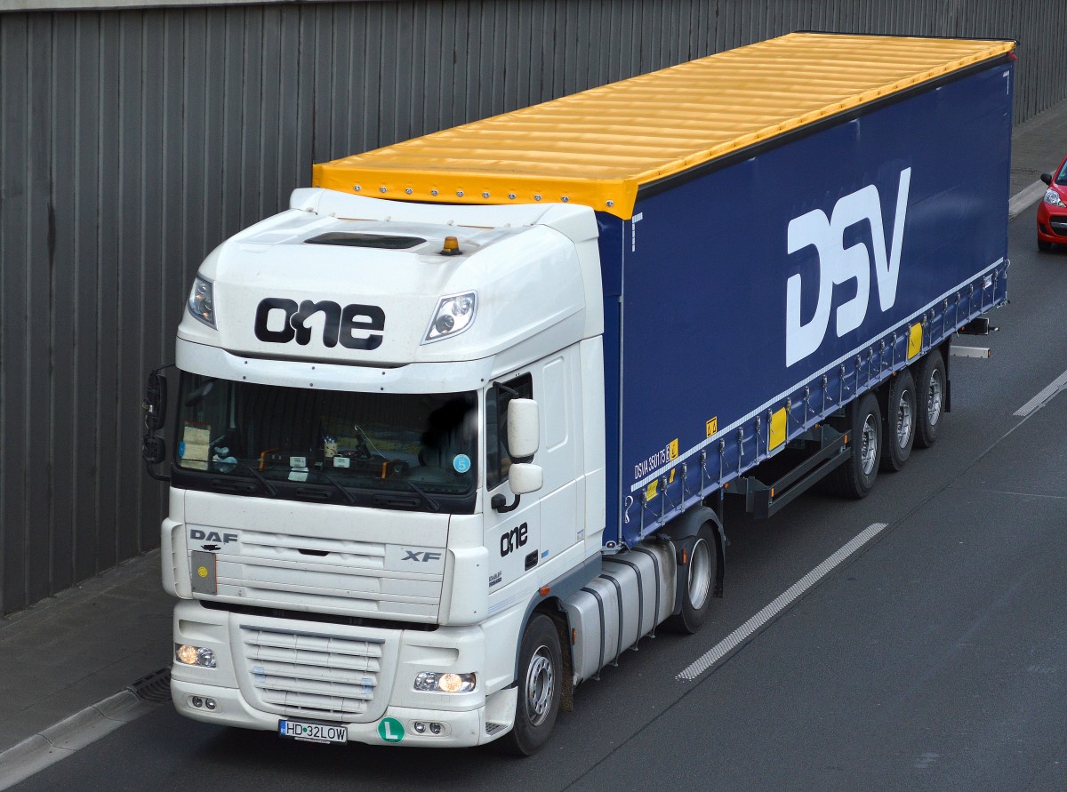 DAF XF 105.460 Dattelzug der Sped. one mit DSV Auflieger am 07.05.15 Berliner Stadtautobahn Höhe Knobelsdorffstr.