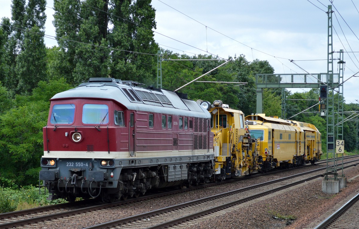DB Bahnbau Gruppe mit 232 550-4 mit Schnellschotterplaniermaschine + Gleisstopfmaschine P&T UNIMAT 09-32/4S am Haken Richtung Einsatzort ehemaliger Gbf. Berlin-Moabit der Gleisbaumaschinen am 23.06.14 Berliner Innenring Höhe Berlin-Jungfernheide.