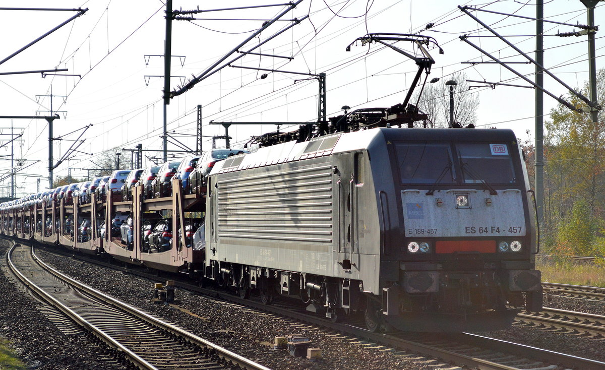 DB Cargo 189 457-5 mit PKW-Transportzug mit fabrikneuen FORD Typ? PKW am 16.10.17 Bf. Flughafen Berlin-Schönefeld.