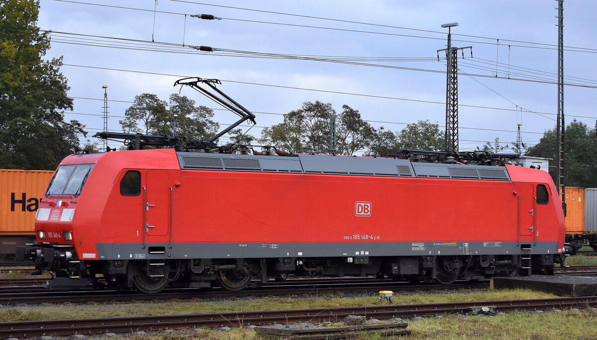 DB Cargo AG, Mainz [D] mit ihrer  185 148-4  [NVR-Nummer: 91 80 6185 148-4 D-DB] am 15.10.25 Höhe Bahnhof Frankfurt/Oder auf dem Weg zur Abstellung.