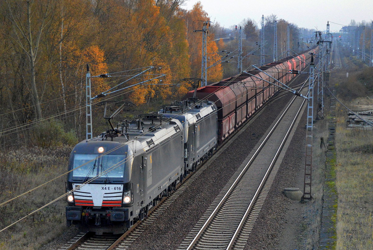DB Cargo mit der MERCE Doppeltraktion X4 E - 616/193 616-0 + X4 E - 611/193 611-1 und Erzzug (leer) am 23.11.16 Landsberger Allee/Berlin-Marzahn.