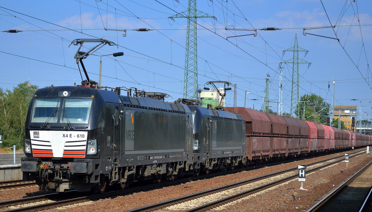 DB Cargo mit der MRCE Doppeltraktion X4 E - 610 + X4 E - 608 mit Erzzug am 13.09.16 Bf. Flughafen Berlin-Schönefeld.