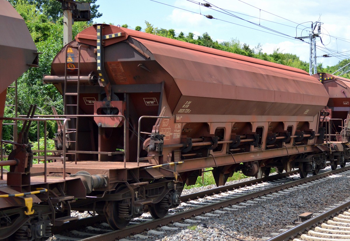 DB Drehgestell-Sch�ttgutwagen mit Schwenkdach und Schwerkraftentladung der DB mit der Nr. 31 RIV 80 D-DB 0820 728-0 Tads-y 958 am 01.07.14 Berlin-Hohensch�nhausen.