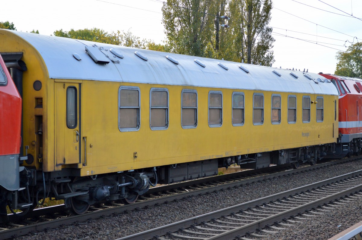 DB Funkmesswagen mit der Nr. 60 80 09-24 200-9(P) gezogen von MEG 304 + 301 am 08.10.14 Berlin-Karow. 
