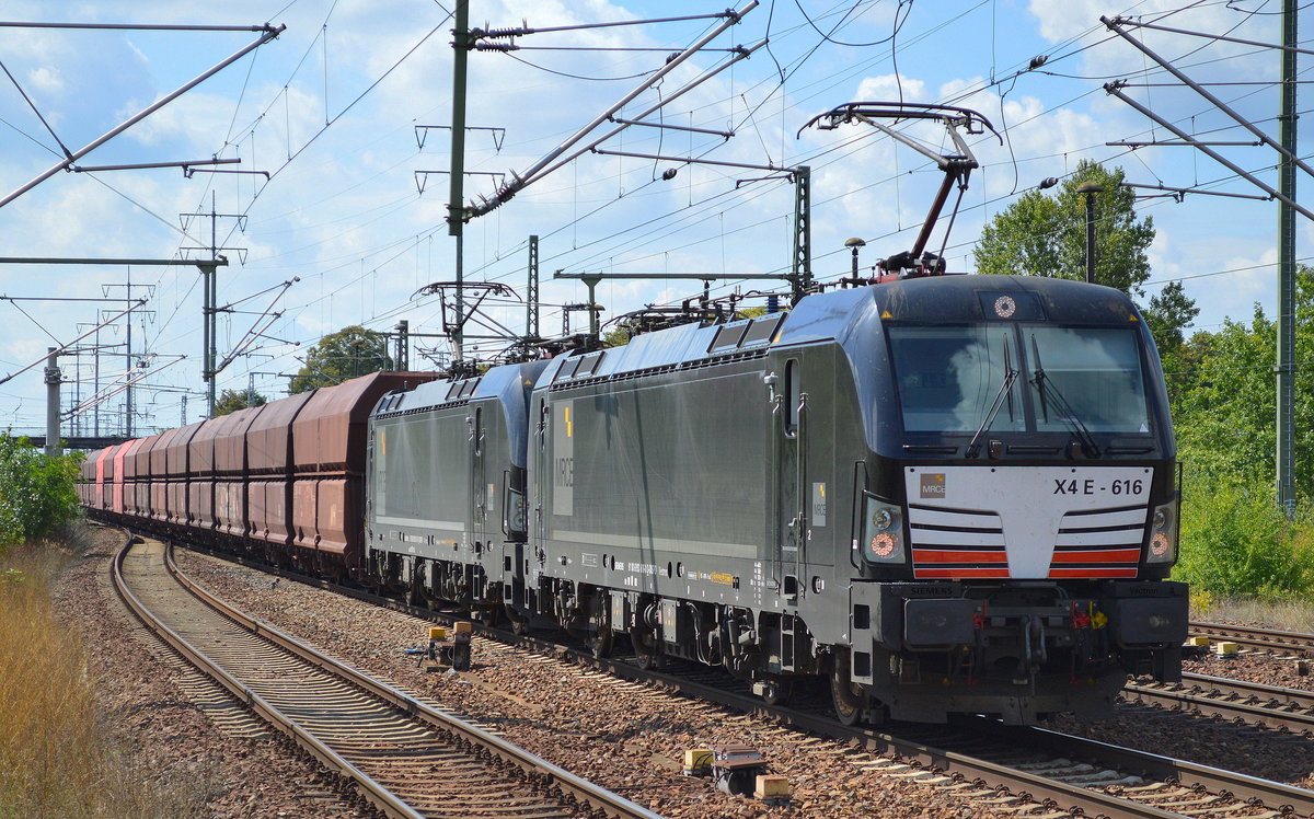DB mit der MRCE Doppeltraktion X4 E - 616 + X4 E - 612 und Erzzug am 22.08.16 Bf. Flughafen Berlin-Schönefeld.