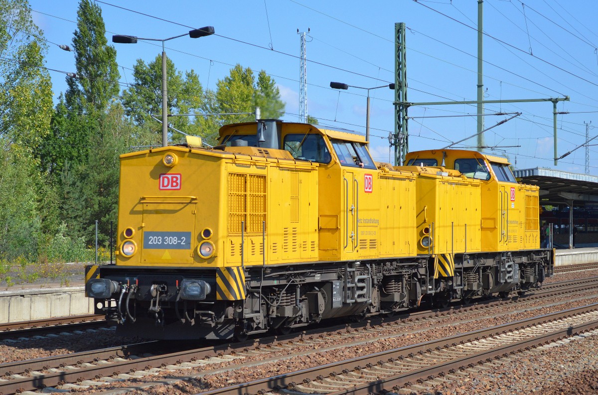 DB Netz Doppeltraktion 203 308-2 + 203 309-0 am 10.09.15 Bhf. Flughafen Berlin-Schönefeld. 