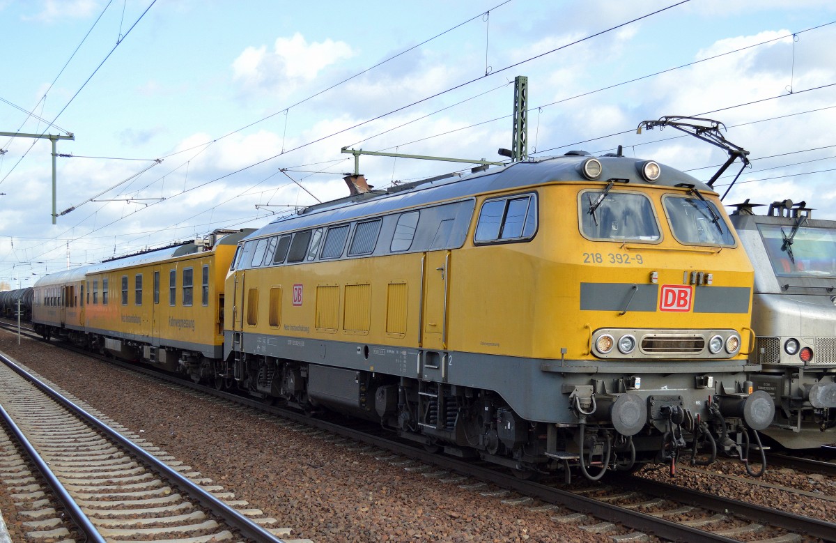 DB Netz mit 218 392-9 auf dem Berliner Außenring bei der Fahrwegmessung mit dem Messzug am 19.11.15 Bhf. Flughafen Berlin Schönefeld.