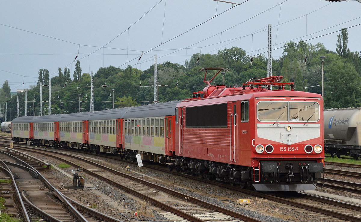 Der ”Berlin Night Express” Berlin – Malmö der Fa. Snälltåget aus Schweden mit der von GVG angemieteten WFL 155 159-7 fährt zur Bereitstellung Richtung Berlin Hbf. (tief)wo der Zug lt. Sommerfahrplan jeden Mittwoch, Freitag und Sonntag bis 13.08.17 um 19:07 als D 300 abfährt, hier am 28.06.17 Berlin Greifswalder Str. wo man ihn an den genannten Tagen gut ab ca. 18:15 ablichten kann. 