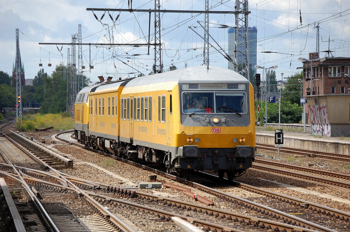 Der Schienenpr�fzug 1 der DB Netz angeschoben von DB Netz 218 392-9 durchf�hrt am 14.08.13 Bhf. Berlin-Lichtenberg.
