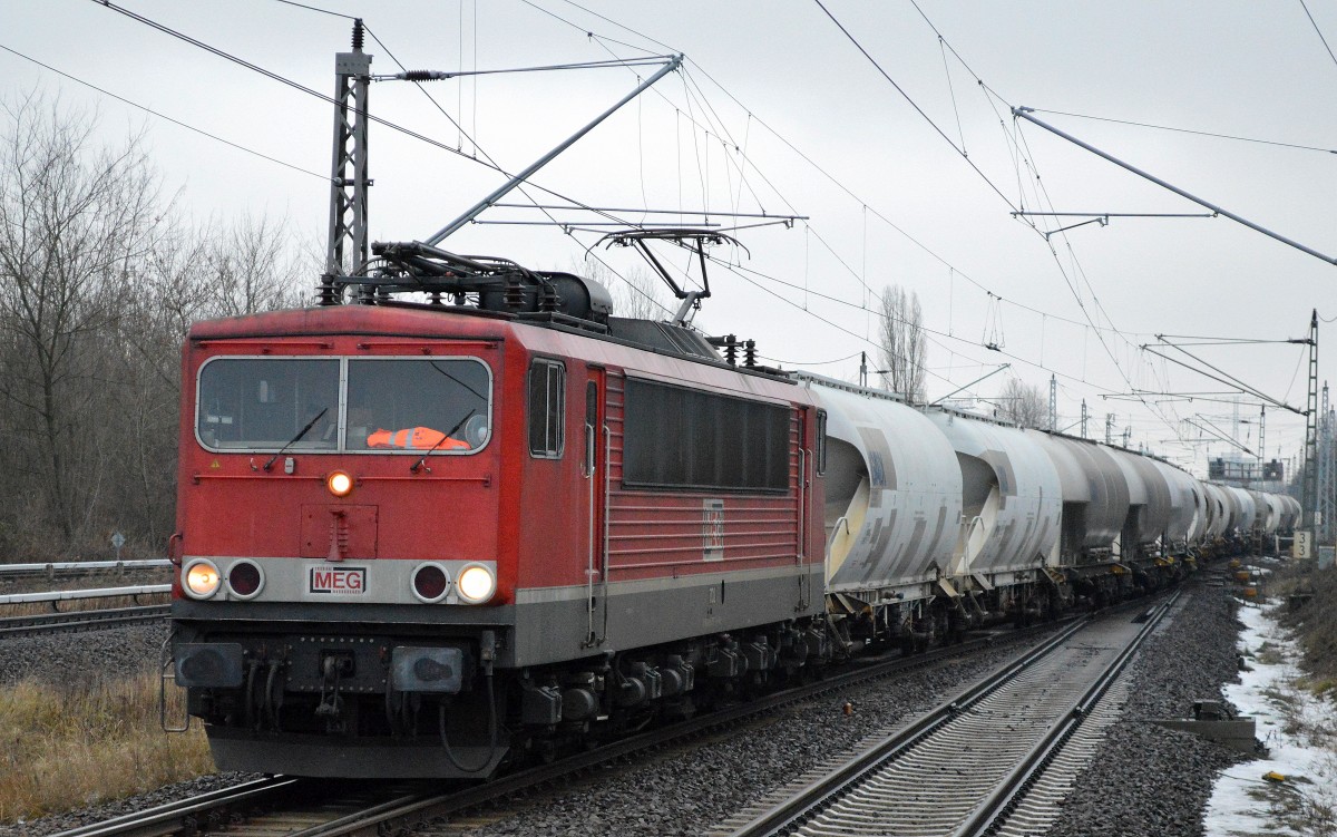 Der tägliche Zementzug ab Industrieübergabegebiet Berlin Nordost heute mit MEG 702 (155 179-5) am 13.01.16 Berlin-Hohenschönhausen.