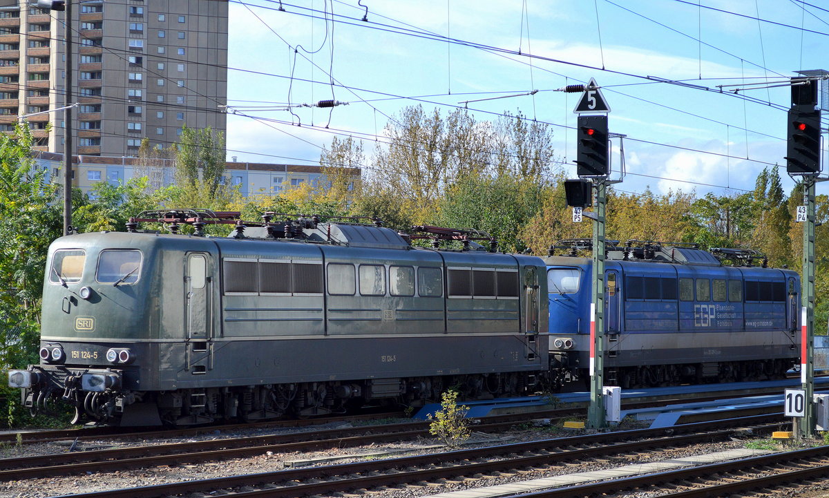 Die beiden SRI 151ér 151 124-5 + 151 039-5 der EGP am 09.10.17 abgestellt Gbf. BErlin Greifswalder Str.