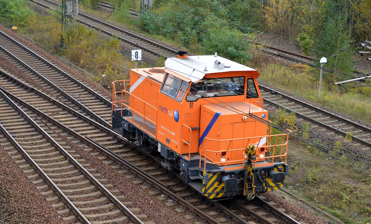 Die Northrail Mietlok (352 105-1) für die DB fährt Richtung Berlin-Grunewald um dort einen DB-Nachwagen abzuholen, 26.09.14 Berlin-Putlitzbrücke.