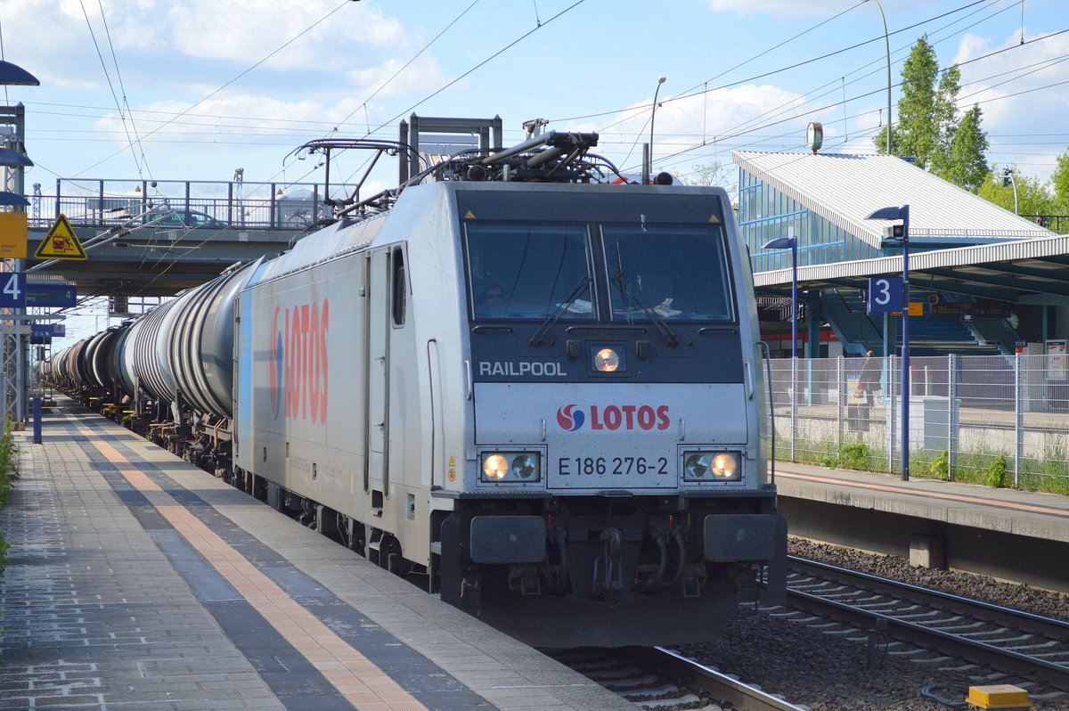 Die polnische LOTOS mit der Railpool-Lok E 186 276-2 und Kesselwagenzug am 15.05.17 Bf. Berlin-Hohenschönhausen.
