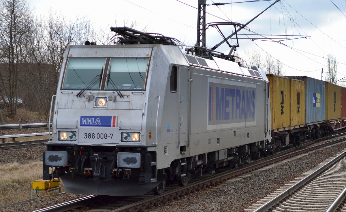 Die tschechische METRANS 386 008-7 (91 54 7836 008-7 CZ-MT, Bombardier Bj.2014)
 mit Containerzug am 05.03.15 Berlin-Hohenschönhausen.