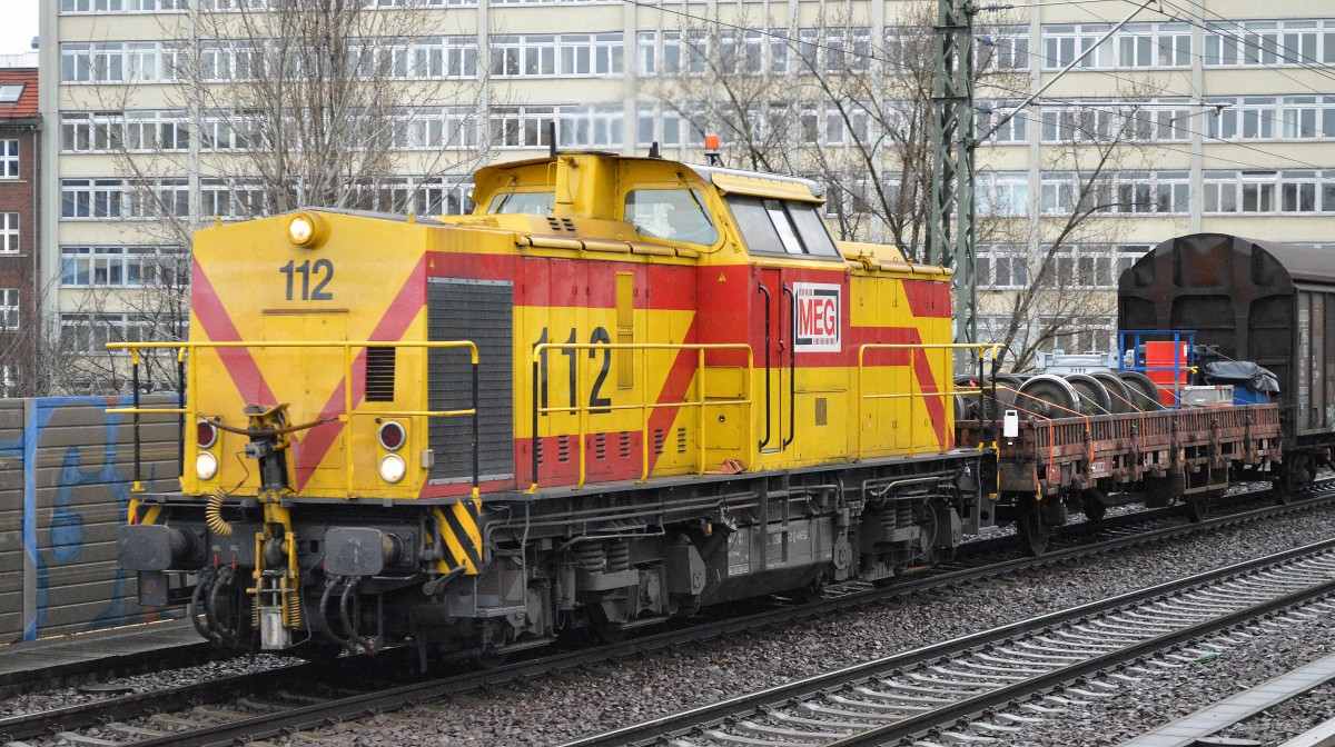 Diesmal für den täglichen S-Bahn Werkstättenzug im Einsatz, die schöne MEG 112 (98 80 3298 052-2 D-MEG, LEW Bhj.1968) Richtung Berlin-Lichtenberg, 15.01.15 Berlin-Wedding.