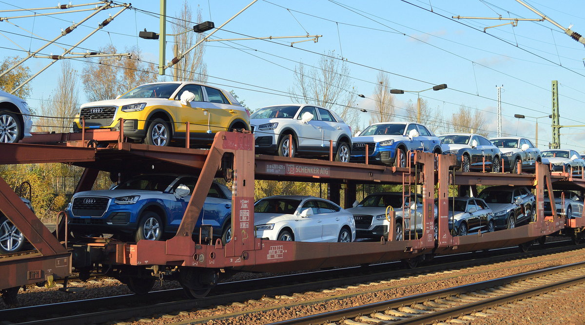 Diverse PKW + SUV Modelle von AUDI bei der Auslieferung per bahn Richtung Polen am 06.11.17 Bf. Flughafen Berlin-Schönefeld.