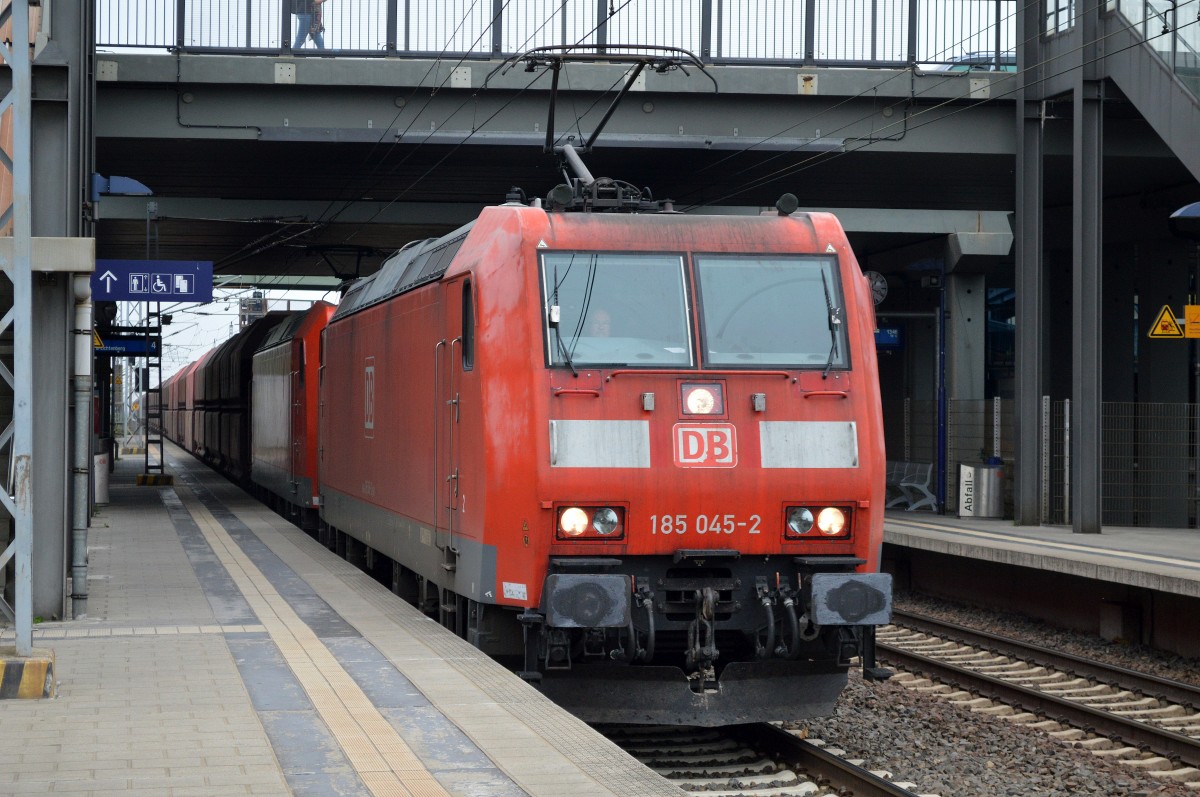 Doppeltraktion 185 045-2 + 185 141-6 mit Erzzug am 06.10.15 Berlin-Hohenschönhausen.