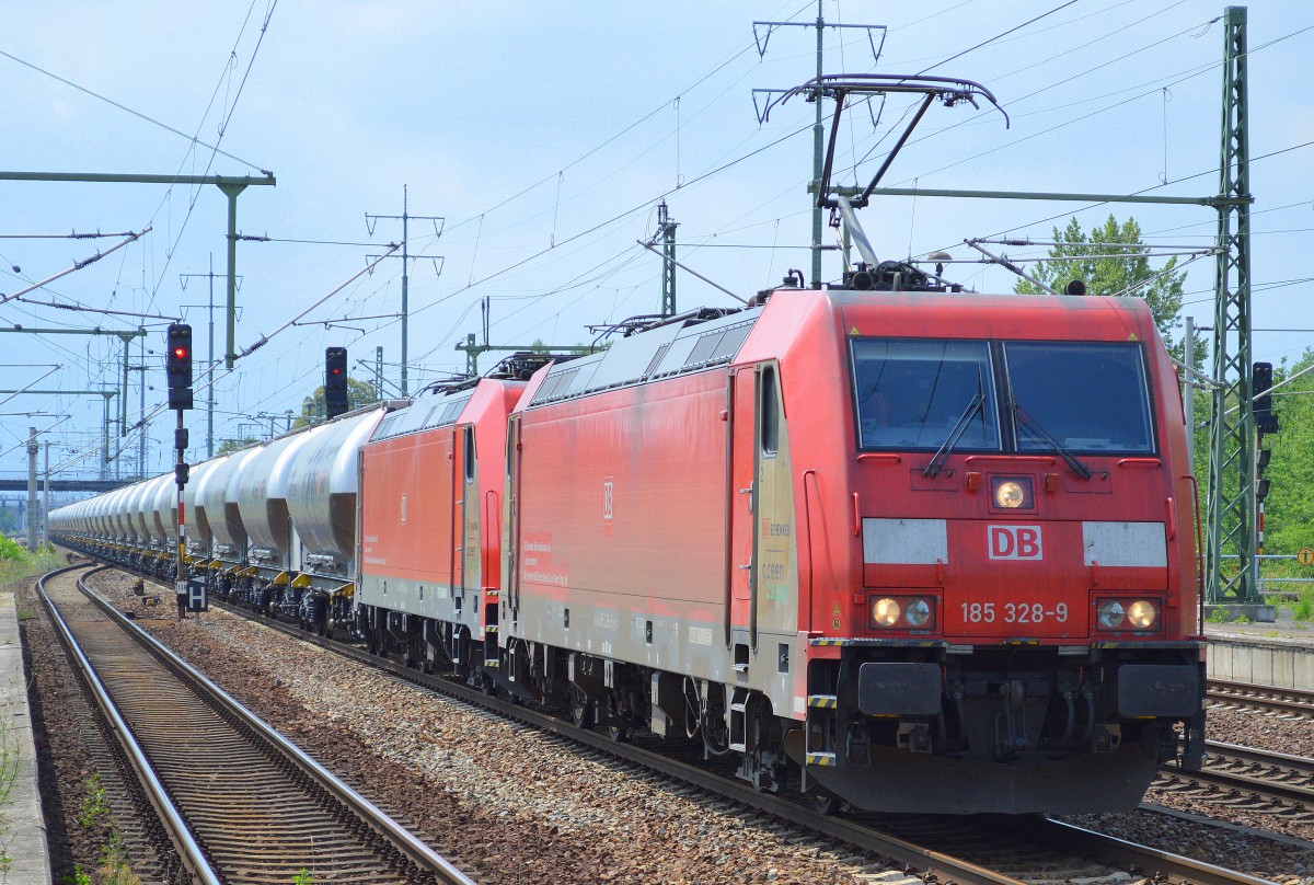Doppeltraktion dänische DB/green Cargo Loks 185 328-9 (91 86 0185 328-9 DK-RSC) + 185 333-9 (91 86 0185 333-9 DK-RSC) mit Staubgutzug am 18.07.15 Bhf. Flughafen Berlin-Schönefeld.