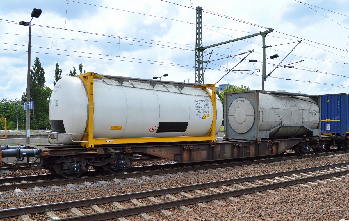 Drehgestell-Containertragwgen mit der Nr. 33 RIV 68 D-AAEC 4558 982-7 Sgns 7 vermietet an ERS Railways B.V. am 26.06.14 Bhf. Flughafen Berlin-Sch�nefeld.
