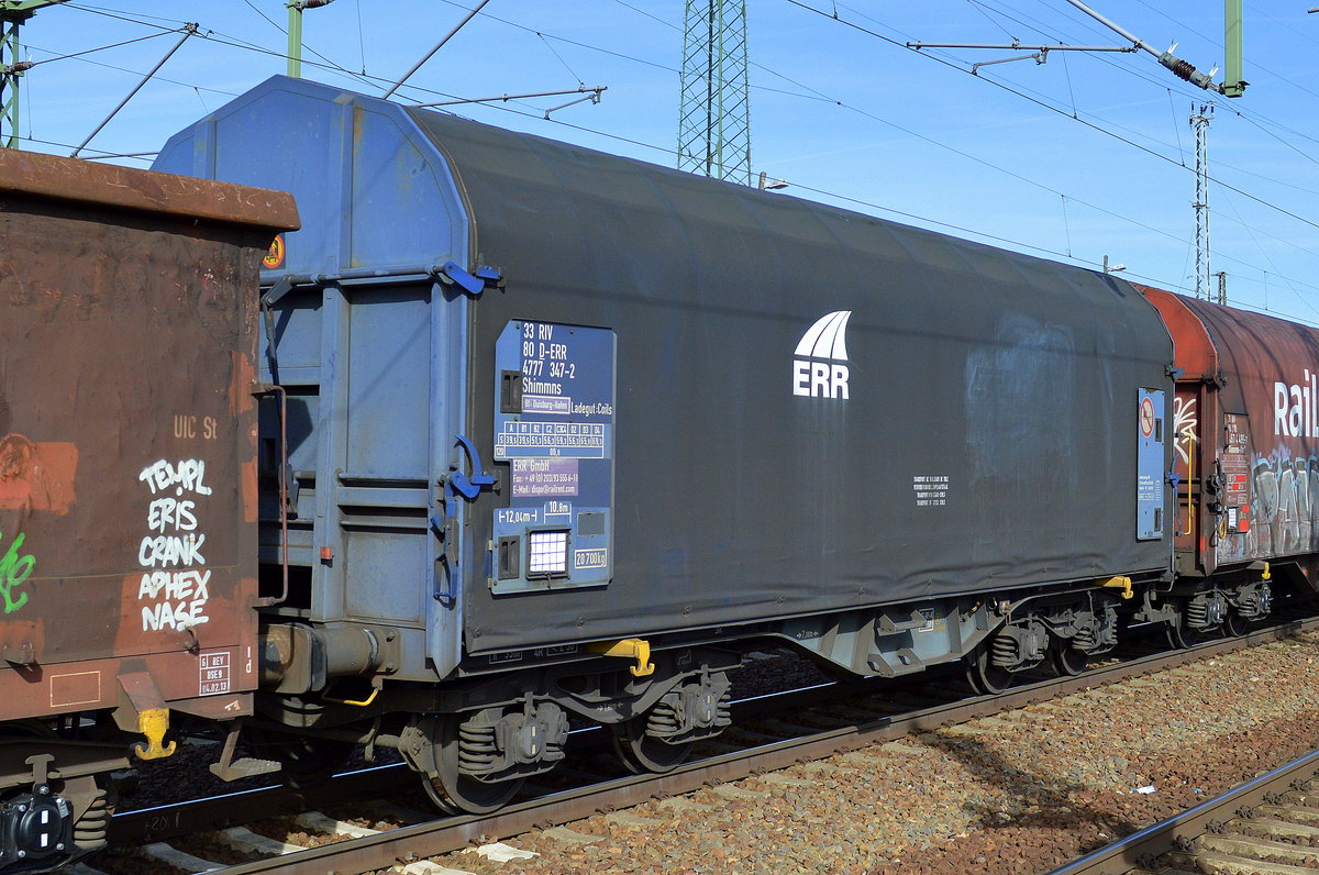 Drehgestell-Flachwagen mit Schiebeplane vom Einsteller ERR GmbH mit der Nr. 33 RIV 80 D-ERR 4777 347-2 Shimmns Bf.Duisburg Hafen Ladegut: Coils am 03.03.17 Bf. Flughafen Berlin-Schönefeld.