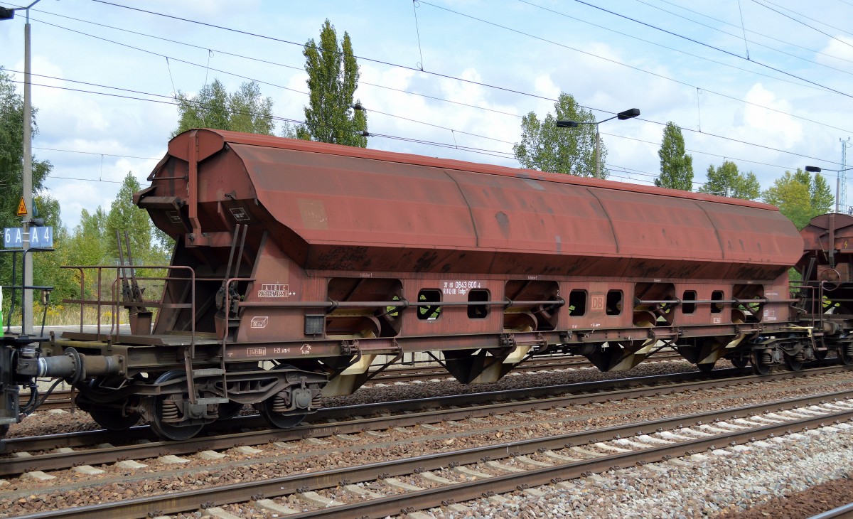 Drehgestell-Sch�ttgutwagen mit Schwenkdach und dosierbarer Schwerkraftentladung der DB mit der Nr. 31 RIV 80 D-DB 0843 600-4 Tadgs 959 am 26.08.14 Bhf. Flughafen Berlin-Sch�nefeld.