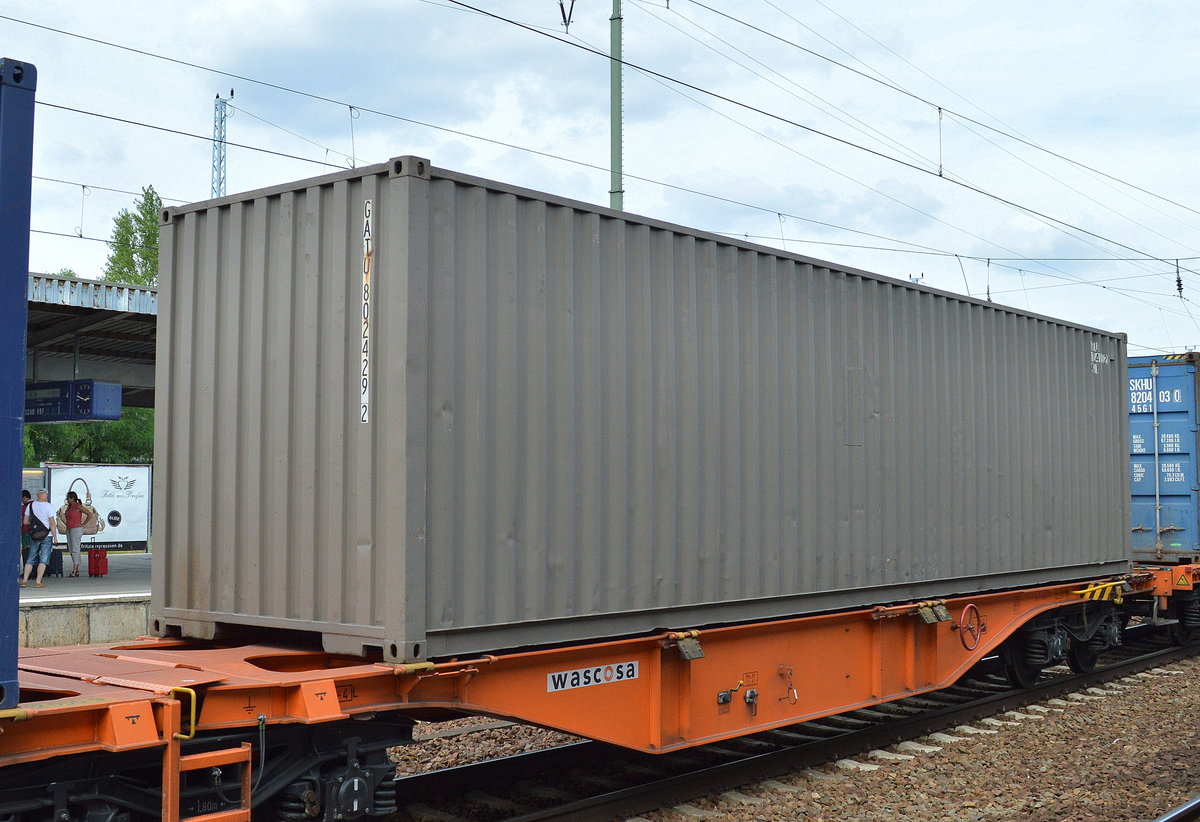 Dunkelgrauer Container ohne Zuordnungsmöglichkeit am 23.07.16 Bf. Flughafen Berlin-Schönefeld.