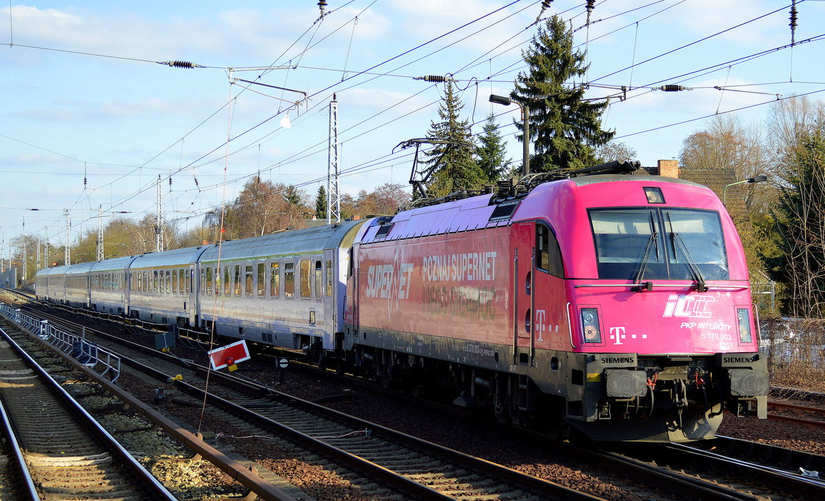 EC 54 aus Gdydnia Glowna mit der PKP IC 5 370 003 Richtung Berliner Innenstadt am 27.02.17 Berlin-Hirschgarten.