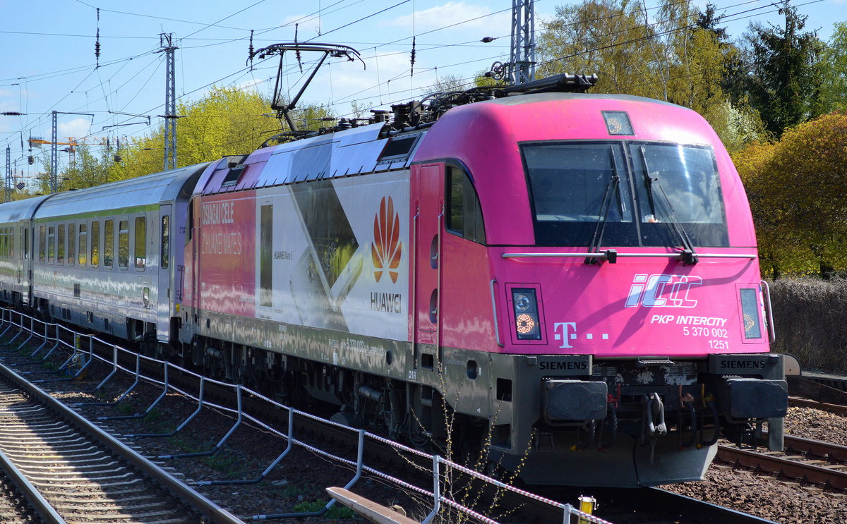 EC 54 aus mit Gdynia Glowna mit PKPIC 5 370 002 Richtung Berlin Hbf. am 22.04.16 Berlin-Hirschgarten.